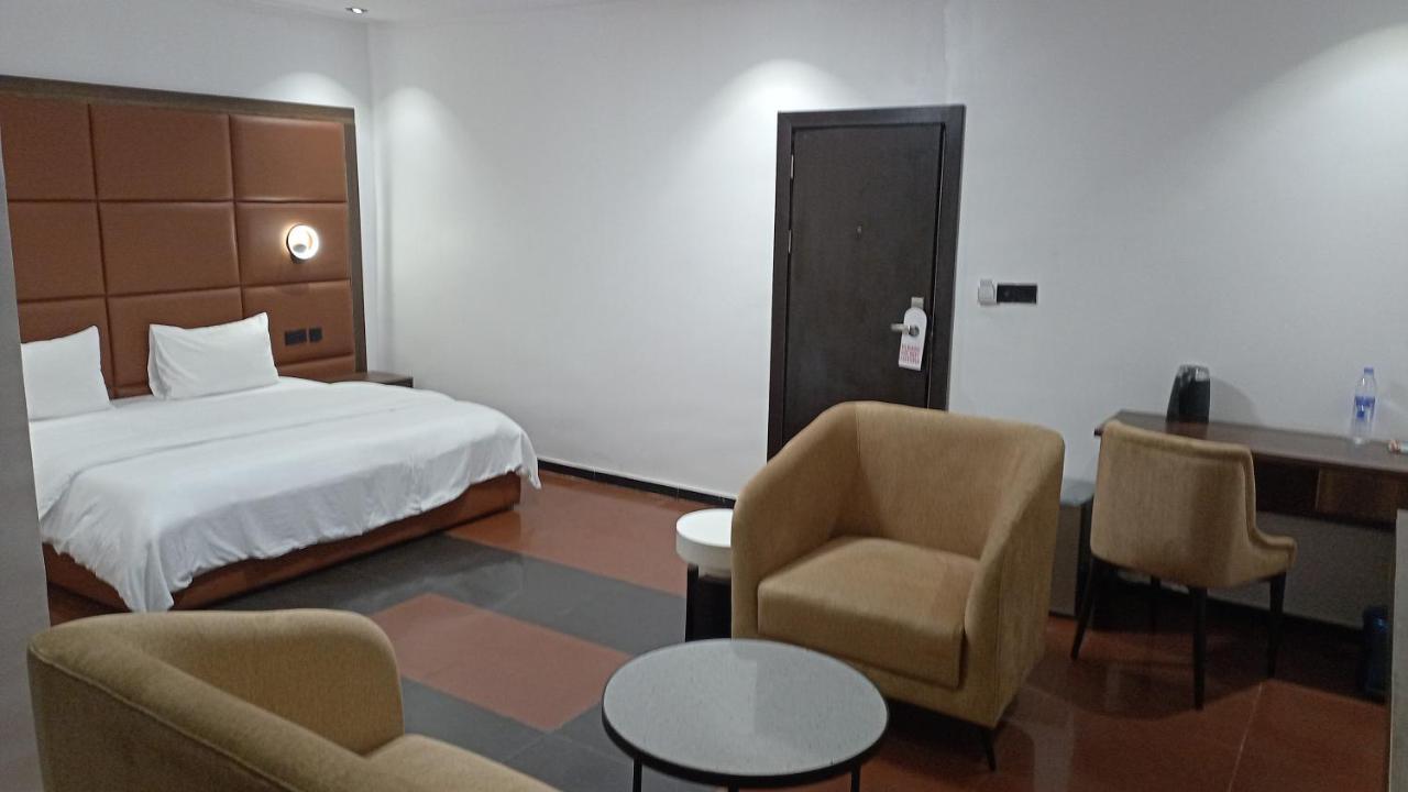 Hotel 35 Embassy ลากอส ภายนอก รูปภาพ