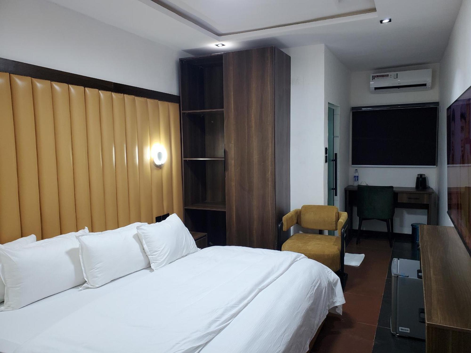 Hotel 35 Embassy ลากอส ภายนอก รูปภาพ