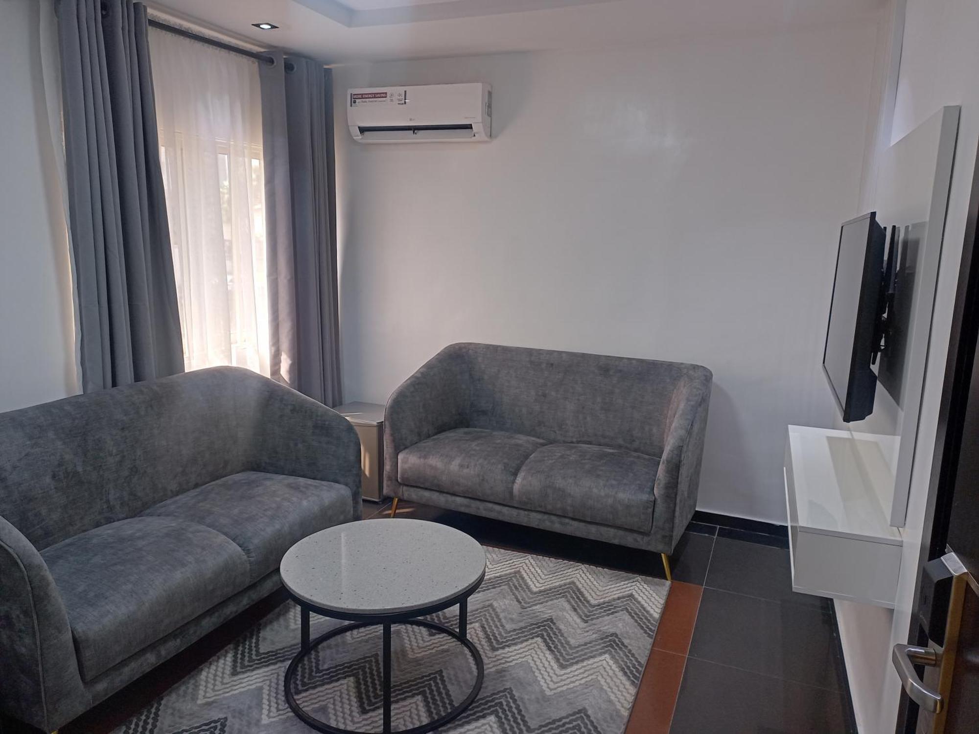 Hotel 35 Embassy ลากอส ภายนอก รูปภาพ